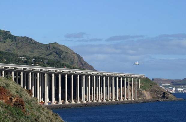 Аэропорт Madeira в Португалии.