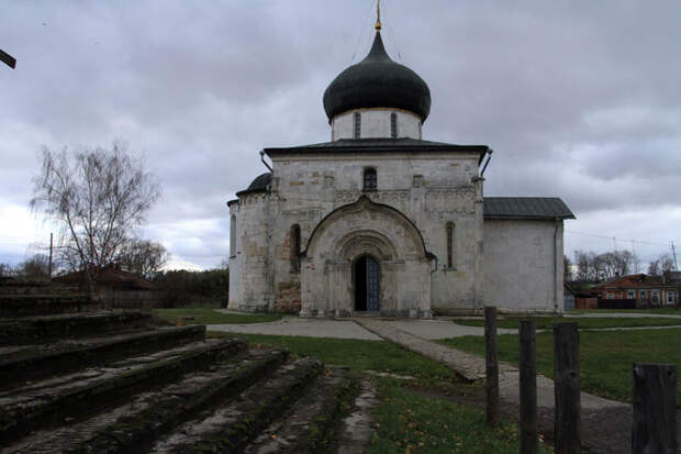 2013-10-19 Последний домонгольский каменный храм: Георгиевский собор (Юрьев-Польский) 1234 г.