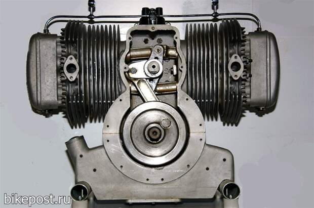 Старинный мотоцикл Wooler Flat Four 1955