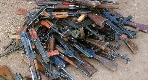 Около 600 боевиков покидают пригороды Дамаска, сдавая оружие (ВИДЕО)