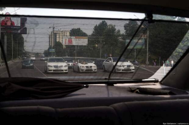 Дорогие машины на дорогах Таджикистана (11 фото)