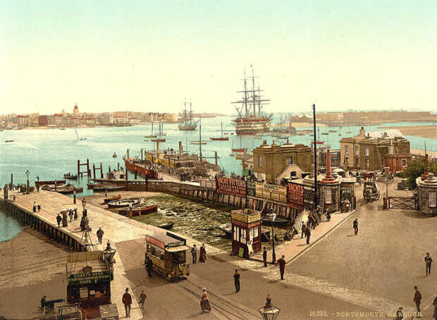 Торговые корабли в гавани Портсмута, Англия. | Фото: atlasobscura.com.
