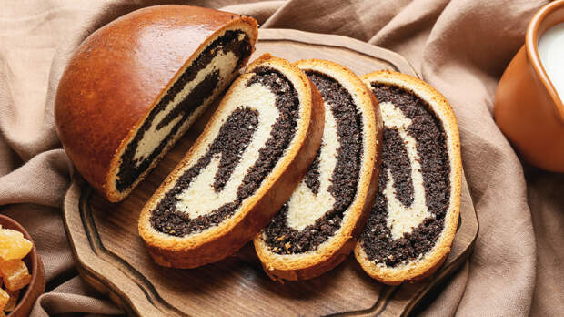 Продукты под запретом:  маковый рулет, пирожок с мясом и конфета