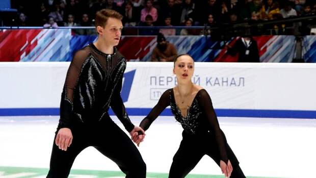 Команда Загитовой лидирует после короткой программы пар на Кубке Первого канала