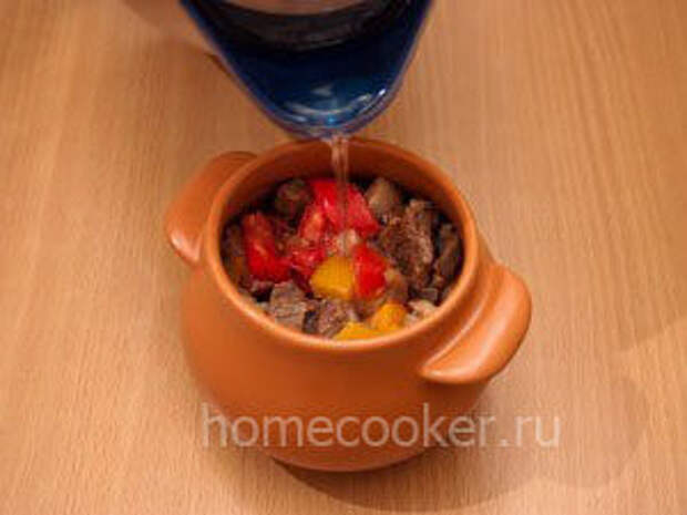 Мясо в горшочках Dobavlyaem vody 300x225 Мясо в горшочках