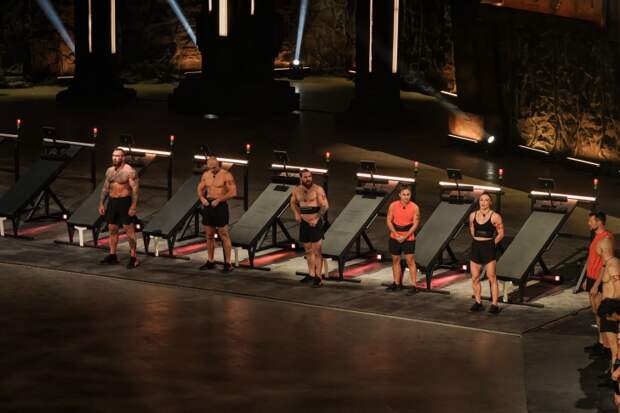 Новосибирцы Власов и Алиева прошли испытания бревном в шоу «Титаны»