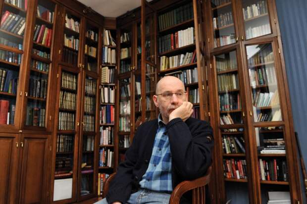 Плата за русофобию: Акунин обязался написать книгу о Киеве