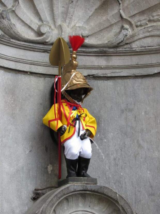 Статуя в форме солдата королевской армии