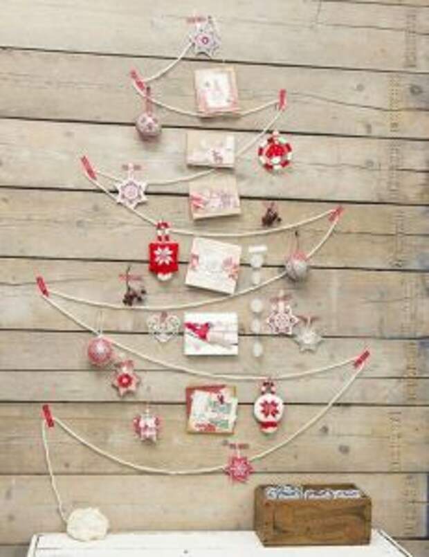 218831-string-ornament-with-cards-christmas-wall-tree