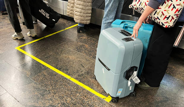 Десятки рейсов задержались в аэропорту популярного курортного города России