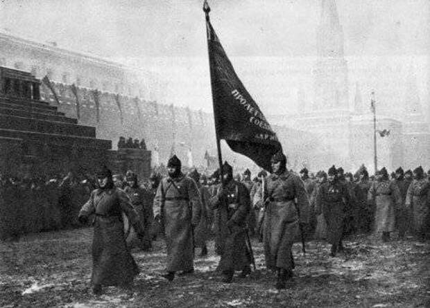 Офицеры и генералы царской армии на службе советской республике