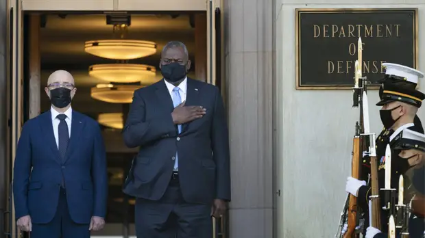 Глава Пентагона провёл переговоры с министром обороны Украины