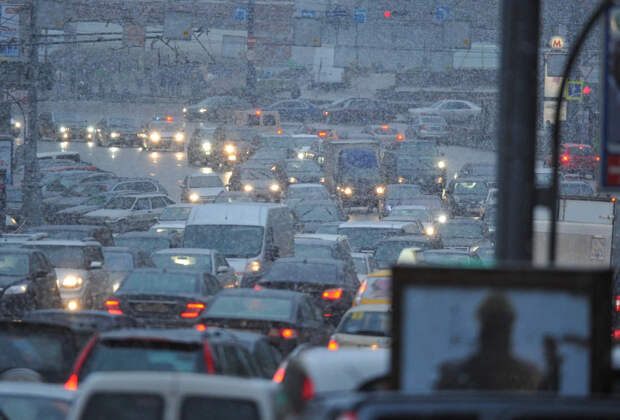 Минтранс Подмосковья предупредил водителей о гололёде и морозах в выходные