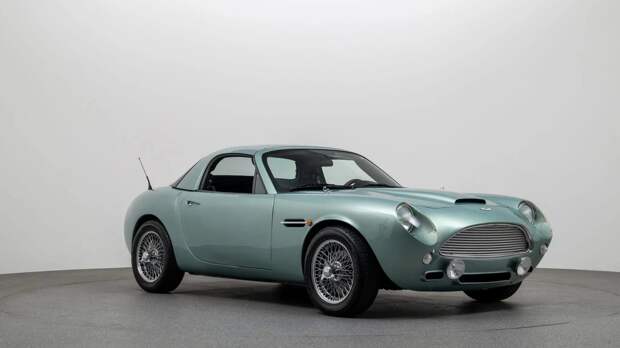 Mazda MX-5 стилизовали под Aston Martin