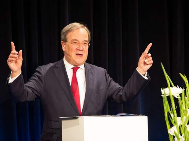 «Преемник» Меркель Лашет покинул пост премьера Северного Рейна-Вестфалии