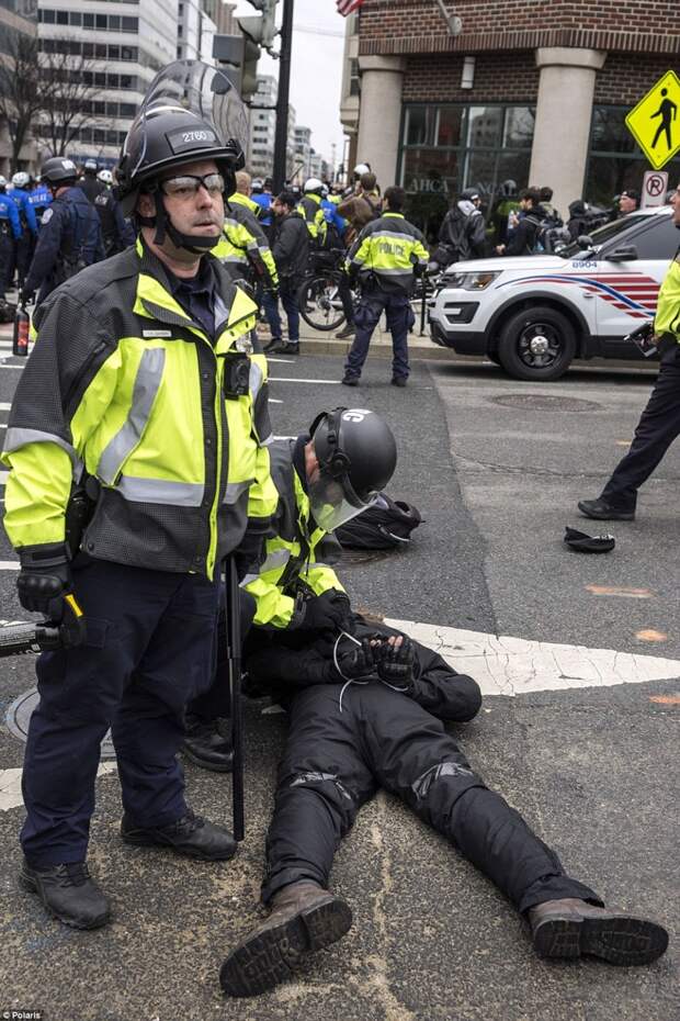 Более 200 человек арестованы в Вашингтоне во время выступлений против нового президента США Америка против Трампа, Трамп
