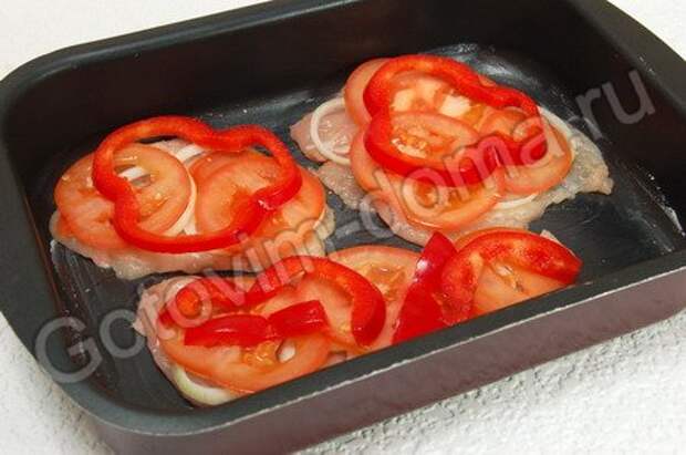 Куриные отбивные с помидорами и болгарским перцем
