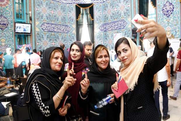Ношение хиджаба обязательно для всех женщин в Иране