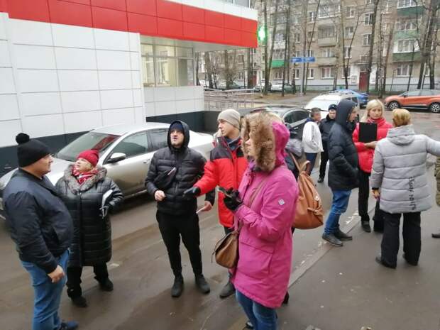 Глава управы пообщается с жителями домов на Бибиревской в рамках традиционного обхода Фото: управа Алтуфьевского района