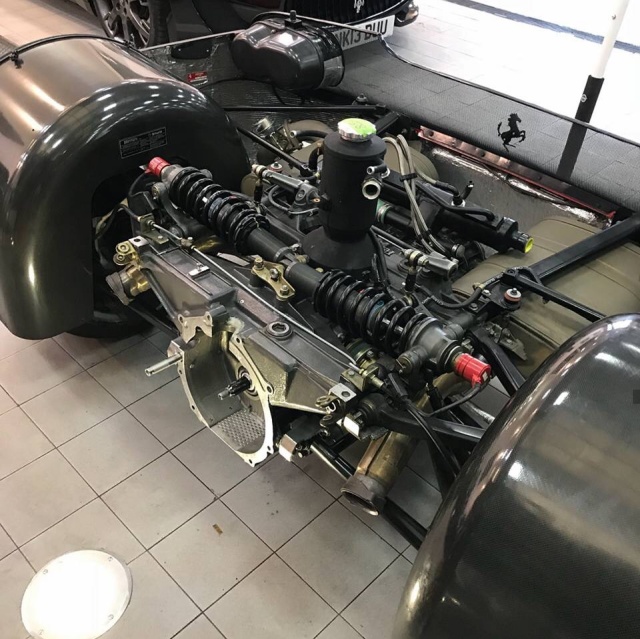 Как меняют сцепление на спорткаре Ferrari F50