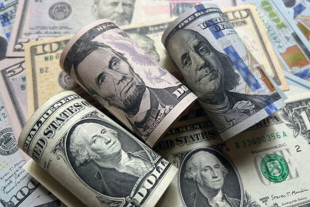 Инвестстратег Бахтин: доллар будет стоить 100 руб. при ужесточении бюджетного правила