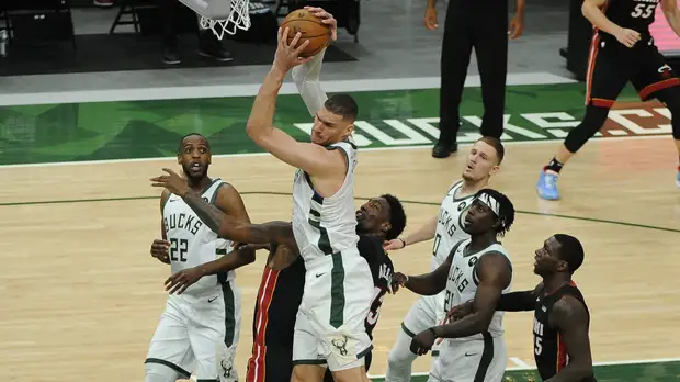 «Милуоки» разгромил «Майами» в матче плей-офф НБА