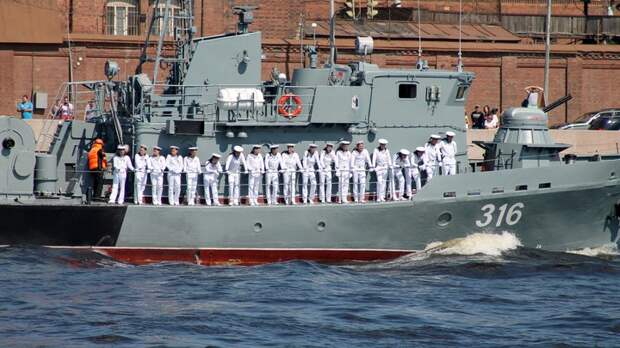 На борту крылатые ракеты и зенитки: Назван "самый опасный военный корабль России"