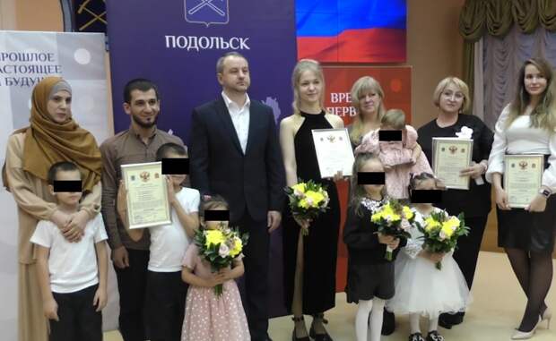 Награждения сертификатами в Подольске. Скрин видео "Подольск ТВ"