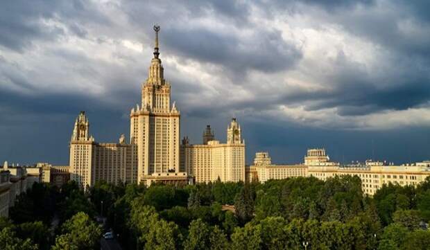Гроза и сильный ветер ожидается в Москве во вторник