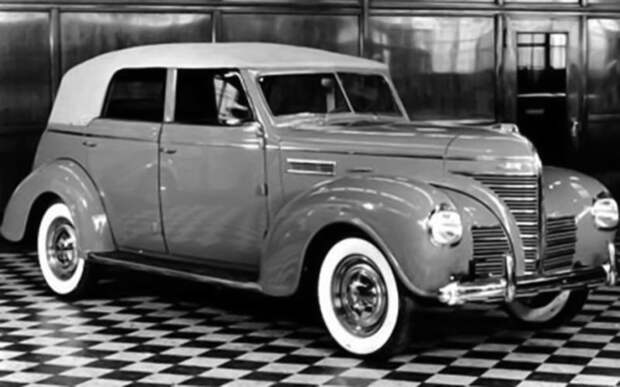 Тент Plymouth Convertible 1939 года опускали и натягивали нажатием кнопки