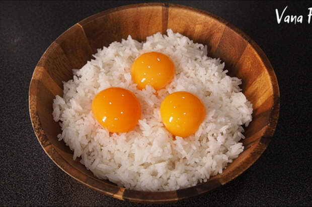 Фото к рецепту: Жареный рис с яйцом
