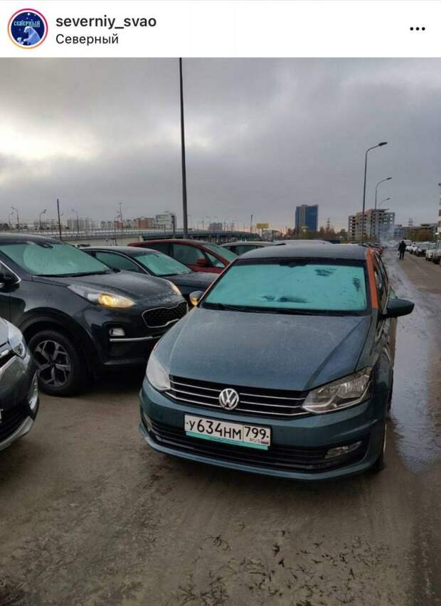 Водитель Volkswagen перекрыл выезд со стоянки на Дмитровском