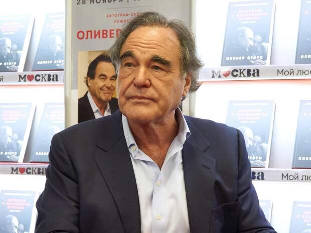 Оливер Стоун восхитился выставкой в московской галерее VS Gallery