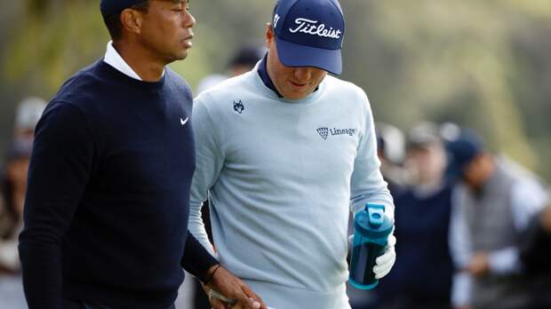 Tiger Woods passes Justin Thomas a Tampax tampon