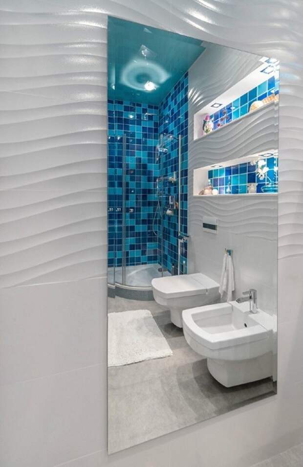 Интересное декорирование ванной комнаты с помощью мозаики цвета морской волны.
