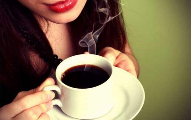 Как быстрее всего остудить кофе или чай: научный подход