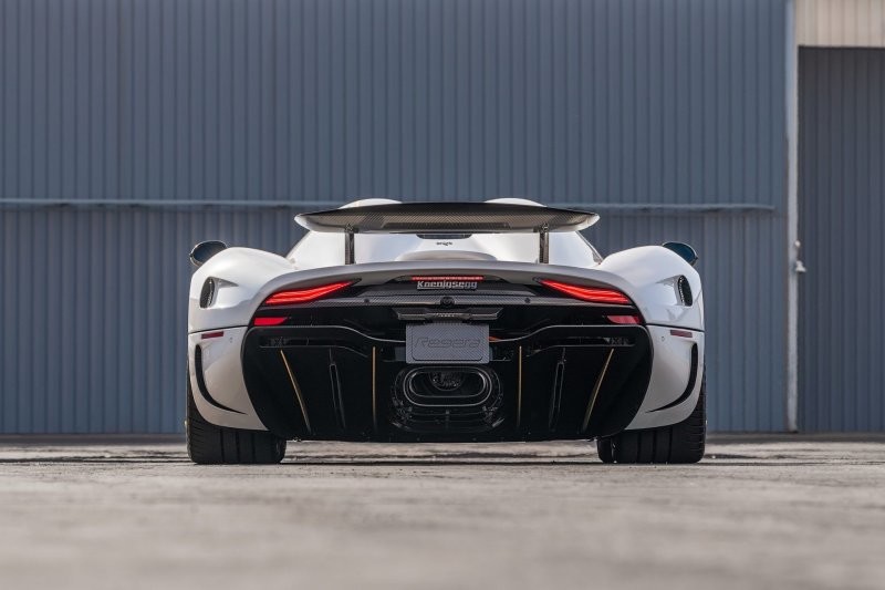 Редкий Koenigsegg Regera 2019 года с крутыми опциями отправляется на аукцион