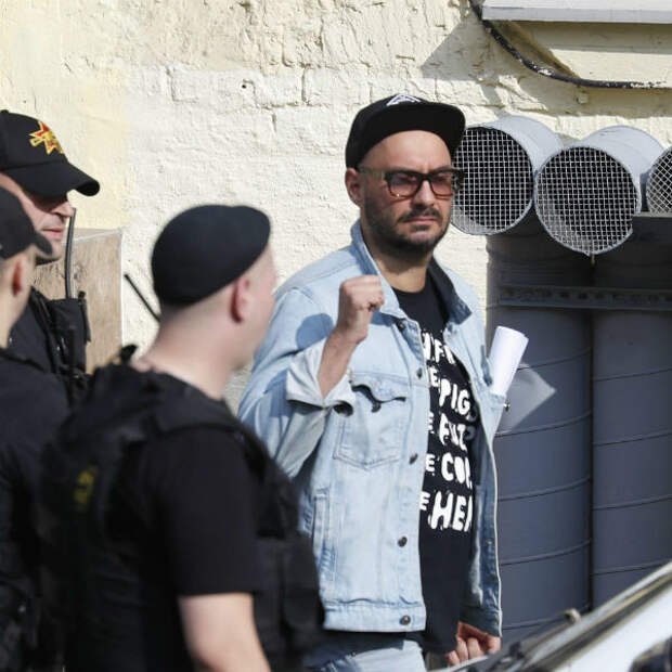 Кирилл Серебренников теперь под домашним арестом Кирилл Серебренников теперь под домашним арестом