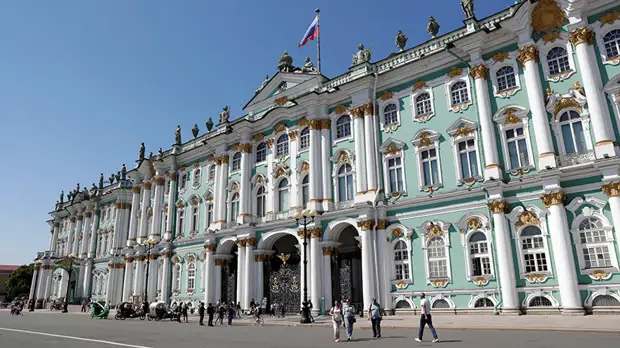 «Культуре нужны иммунитеты»: директор Эрмитажа о взаимодействии музеев и закона, клипе Бейонсе в Лувре и котах