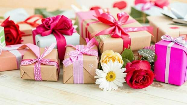 Квартиры и яхты. Женщины рассказали, какой подарок на 8 Марта их удивит