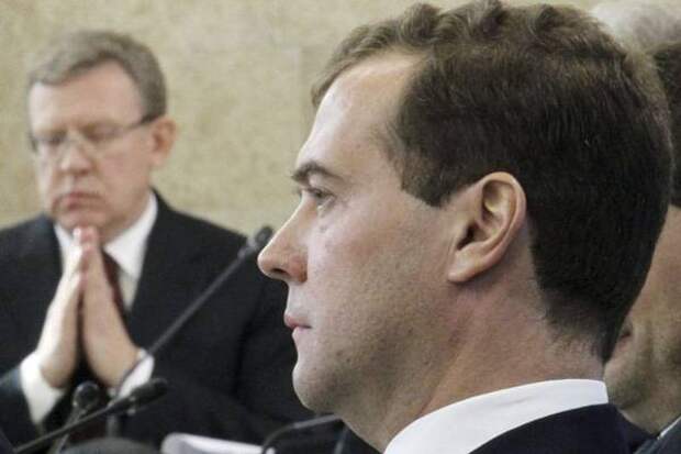 Стоило Медведеву "слезть с нефтяной иглы", как Греф уже обнаружил "голландскую болезнь"