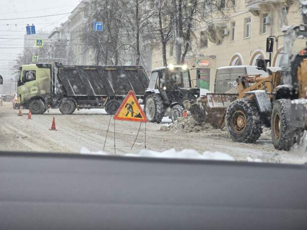 В Челябинске простаивают выделенные полосы для общественного транспорта