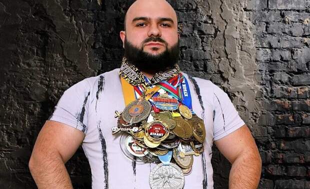 Чемпион мира по жиму штанги лёжа оскорбил ФСБ, назвал Краснодар Арменией и попал под проверку полиции