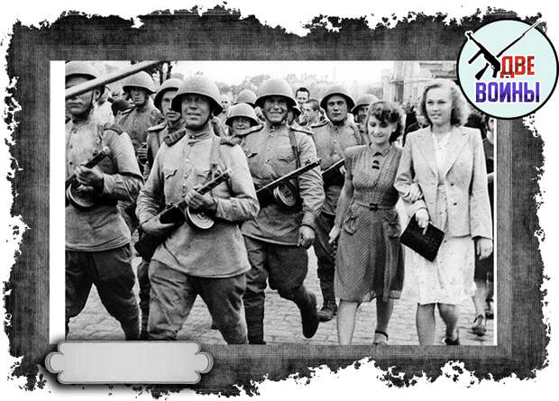 Русские жительницы Харбина встречают советские войска. 1945 год. Фото в свободном доступе.