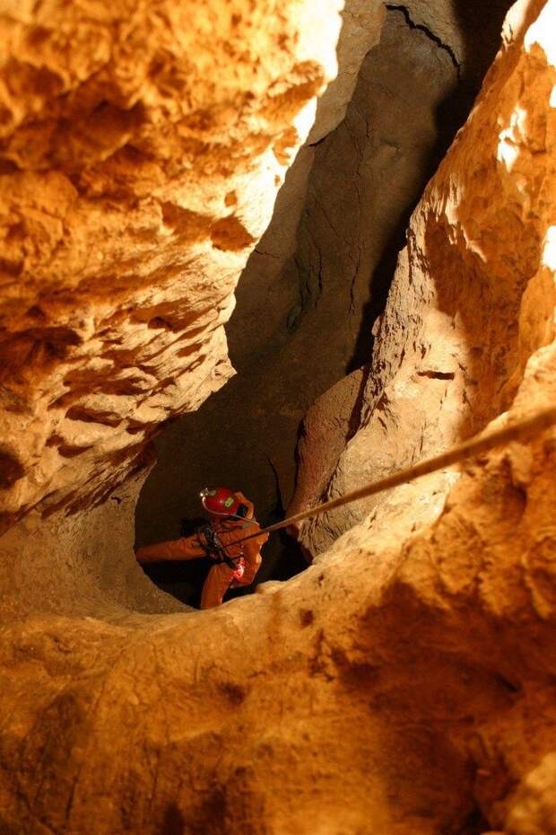 Самая глубокая в мире пещера (32)