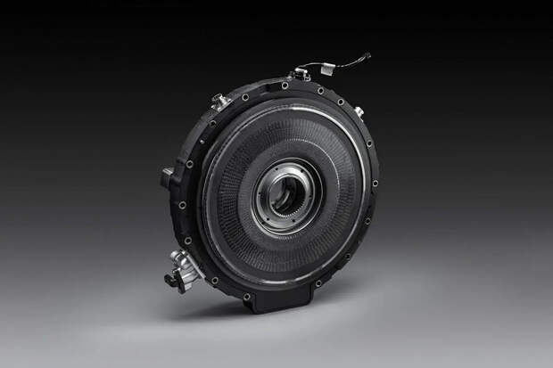 Porsche разрабатывает гибрид с осевым мотором Yasa прямо внутри маховика: до 900 л.с. под капотом