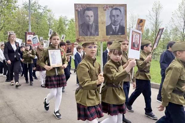 На "Линейке Памяти" в школе № 1317 Москвы побывали участники СВО - офицеры ВДВ