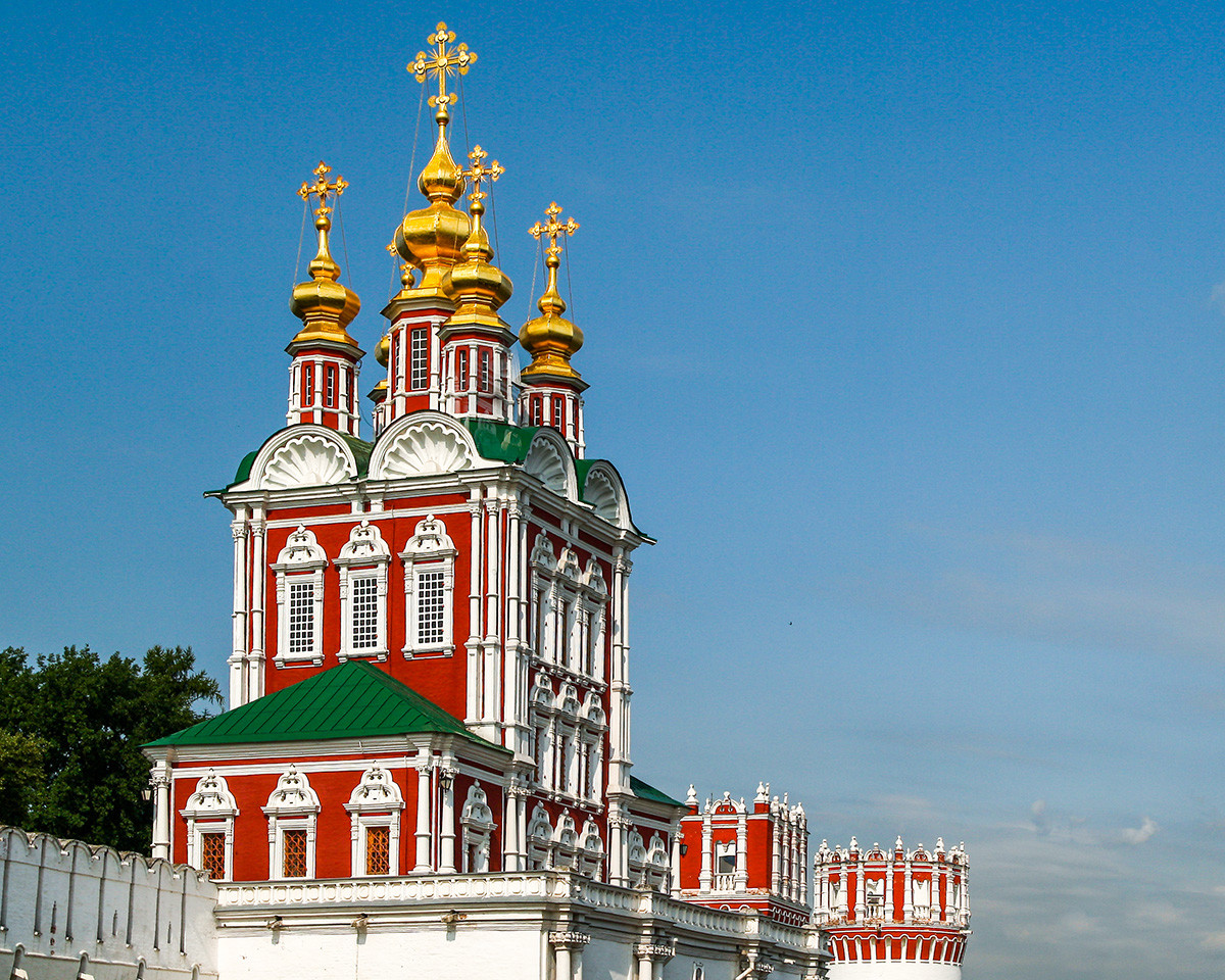 Почему на русских церквях купола в форме луковиц