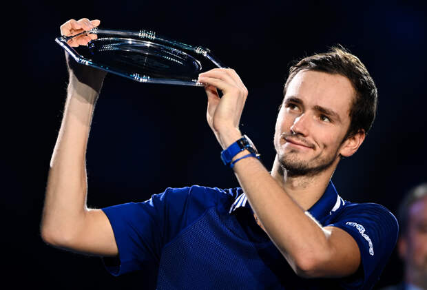 Теннисист Медведев сенсационно победил Алькараса