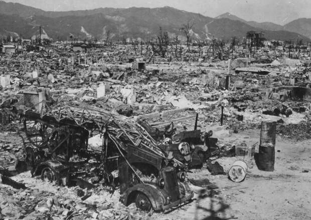 На фото: Последствия взрыва бомбы над Хиросимой.